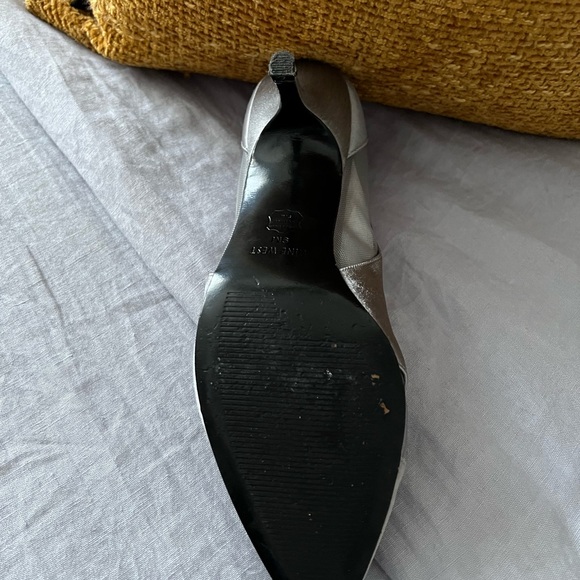 Nine West beautiful ladies pewter satin dress shoe - Picture 8 of 10